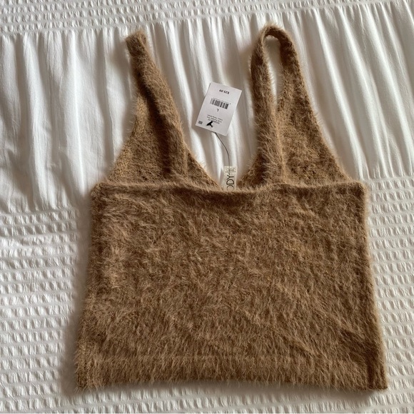 NWT Cotton on body Tan fuzzy v-neck tank size large - Picture 7 of 11